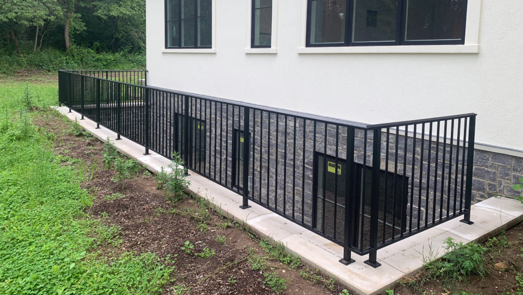Aluminum Matte Black Powder-coated Railings | Upper Brookville, NY Aluminum Matte Black Powder-coated Railings | Upper Brookville, NY