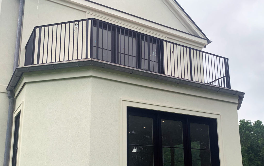 Aluminum Matte Black Powder-coated Railings | Upper Brookville, NY Aluminum Matte Black Powder-coated Railings | Upper Brookville, NY
