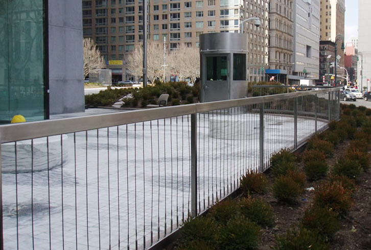 Stainless Steel and Cable Railings - Federal Plaza