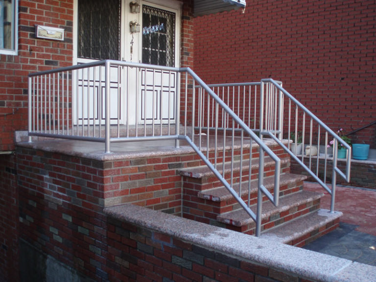 Silver Aluminum Rail with Pickets